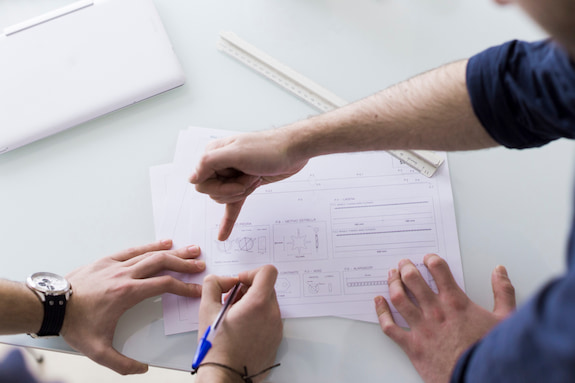 عکس قرار دادن فرم درخواست همکاری در طراحی سایت تولیدی