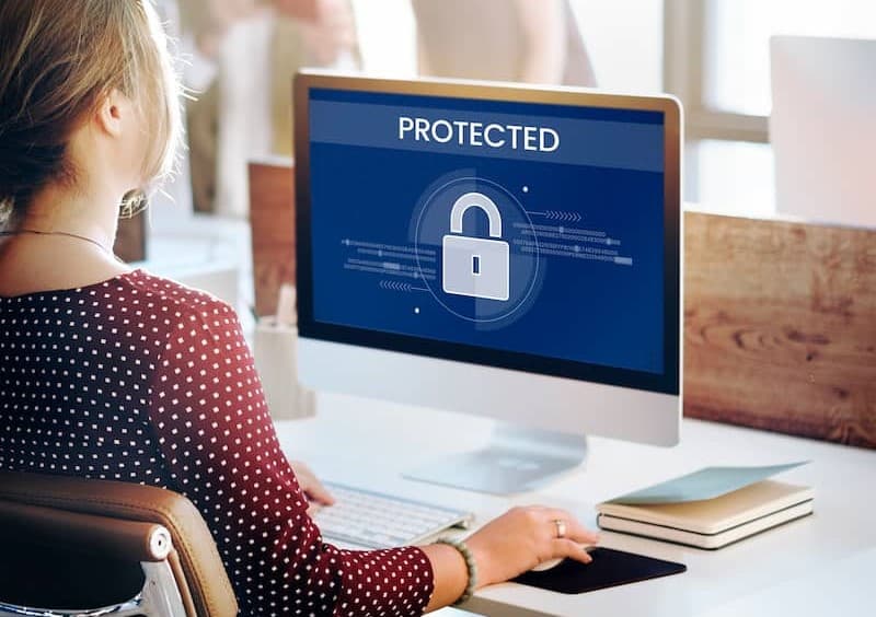 نظارت مداوم بر فعالیت‌های مشکوک